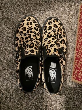 Vans Slip-On Sneakers Leopard Skull Print